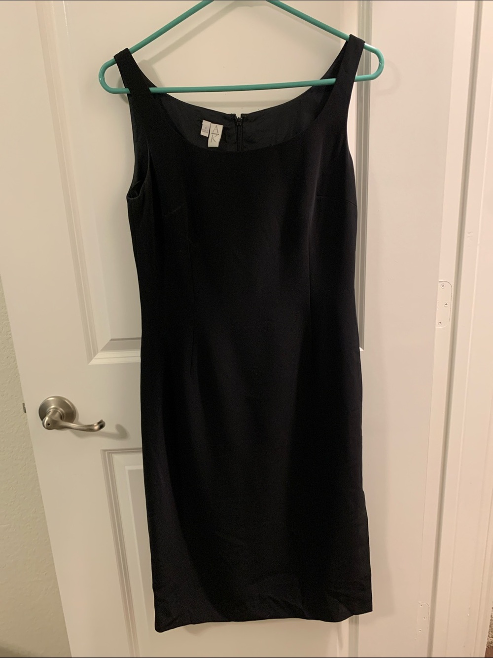 Anne Klein Black Sleeveless Midi Sheath Dress with Scoop Neck